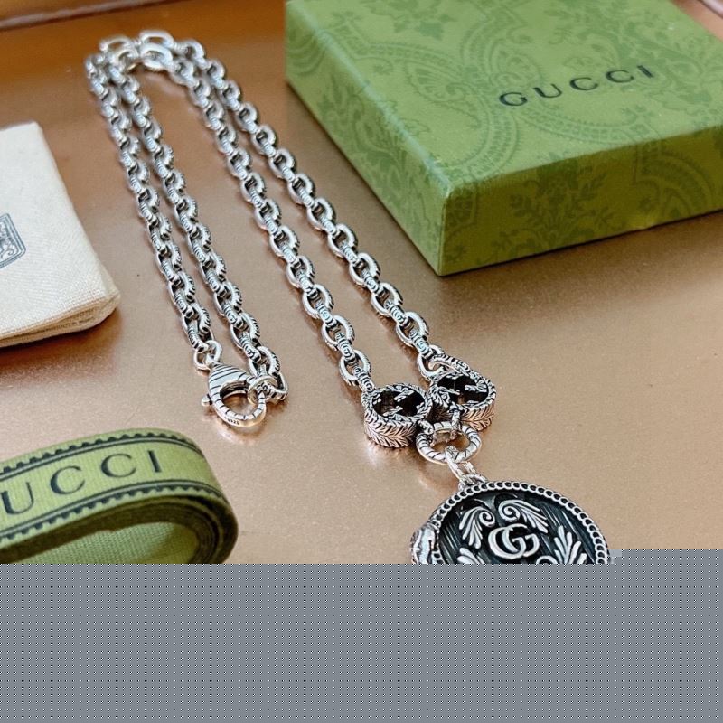 G*u*i necklaces